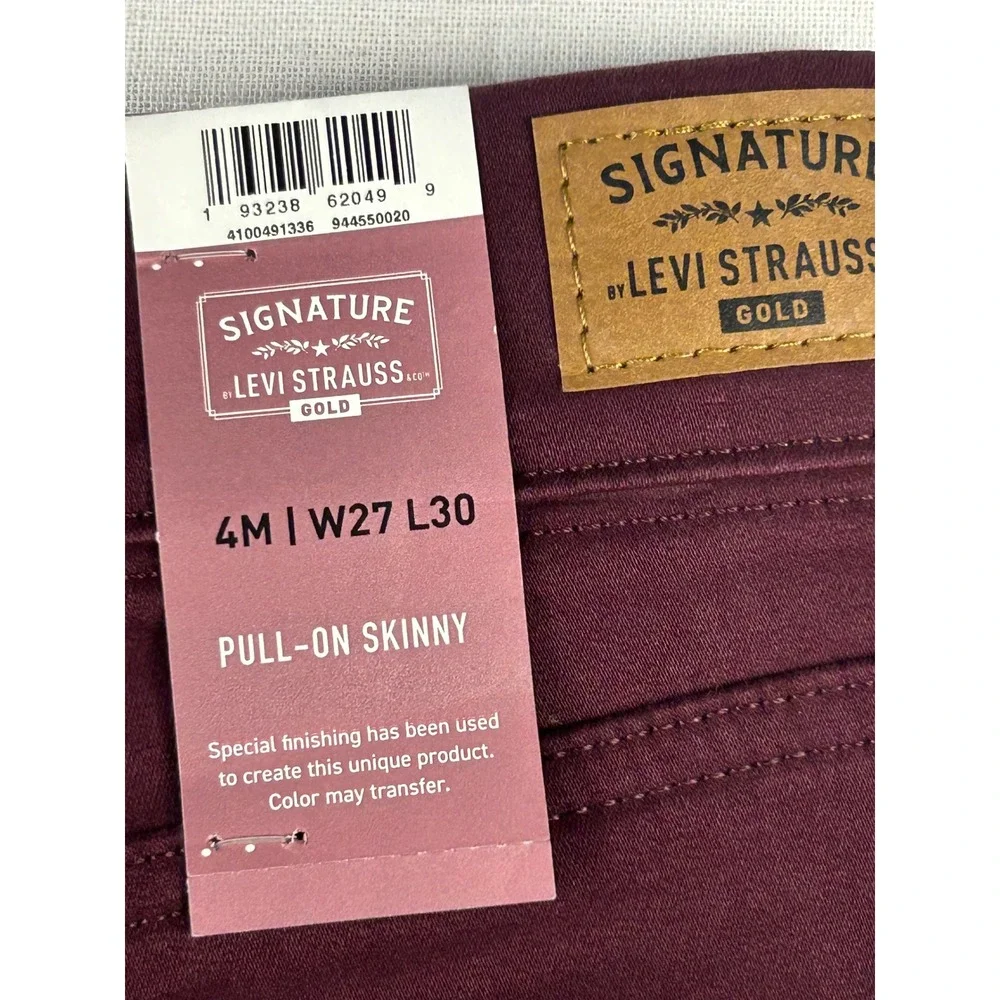 Signature Levi Strauss Gold Totally Shaping Pull-On Skinny Burgundy Jeans 4M W27